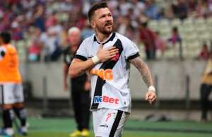 Vasco treina sem Rossi e dá atenção a finalizações em Foz do Iguaçu