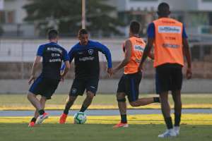 Em silêncio, elenco do Botafogo segue preparação antes do retorno do Brasileirão