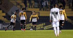 Criciúma 2 x 1 Coritiba - Com gol aos 49, Tigre vence e respira na Série B