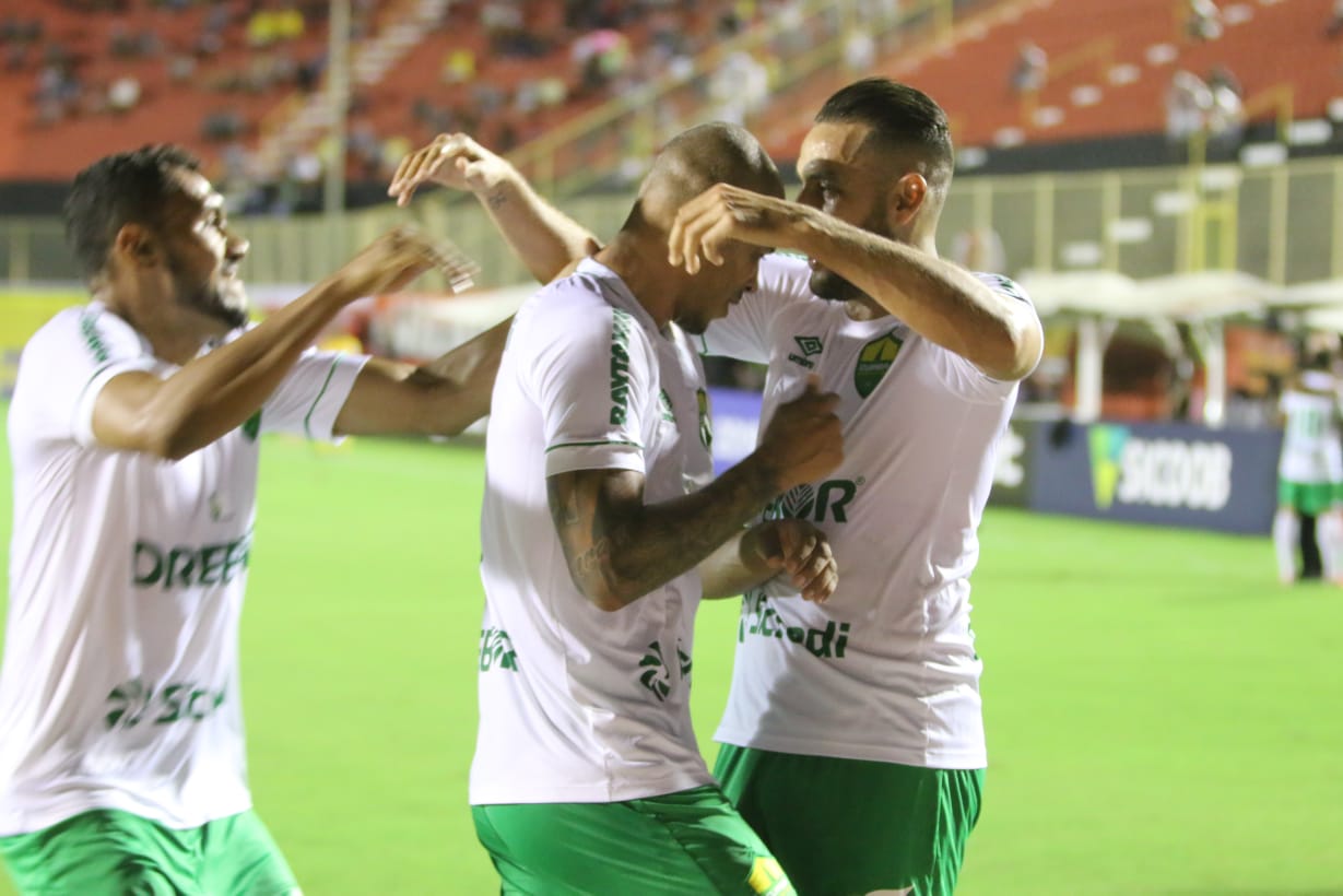 SÉRIE B: Cuiabá volta a vencer; Criciúma bate Coritiba de virada