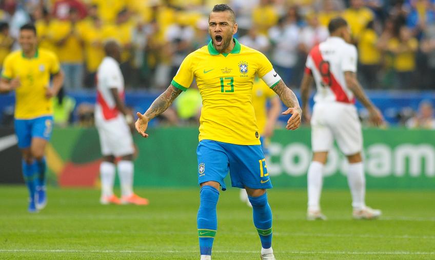 Time do Brasileirão sonha com Daniel Alves, lateral da seleção