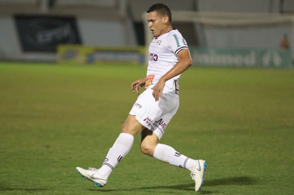 Autor do gol da vitória, atacante da Ferroviária projeta duelo direto