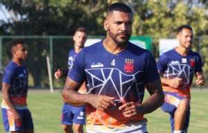 Recuperado, Breno volta a treinar no Vasco após quase 1 ano; Rossi é dúvida