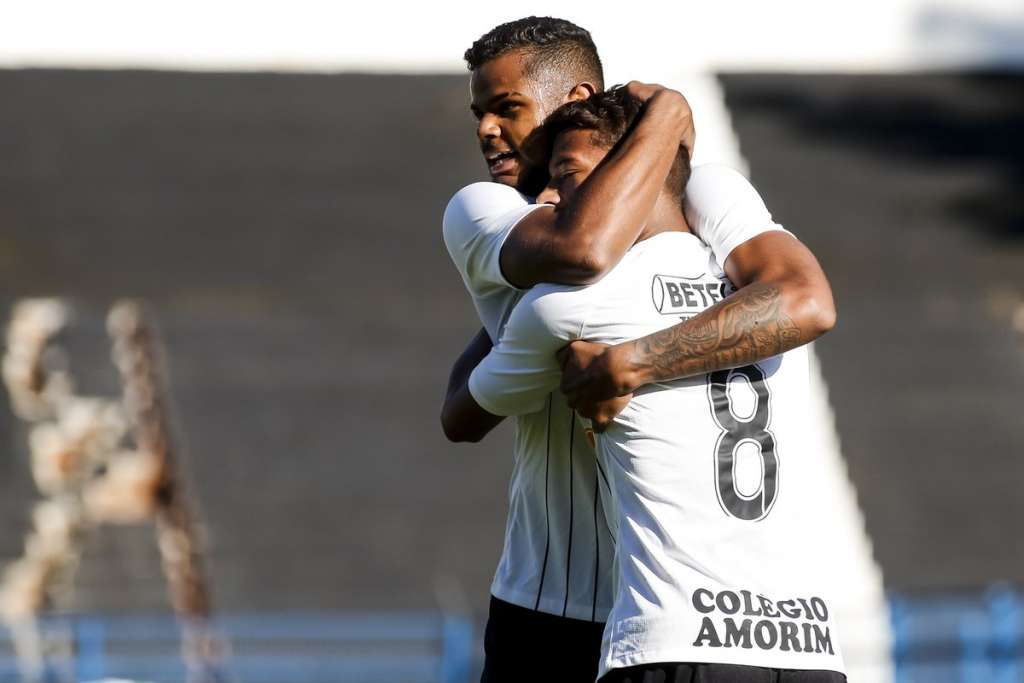 O Corinthians venceu a Chapecoense por 1 a 0 e, com os tropeços de Vasco e Flamengo, se tornou líder isolado e único 100% na competição. (Foto: Rodrigo Gazzanel)