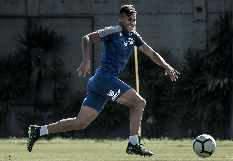 Atacante diz que problemas nos bastidores não vão atrapalhar o Santos