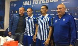 Avaí apresenta o volante Richard Franco: 'Sonho era jogador no Brasil'
