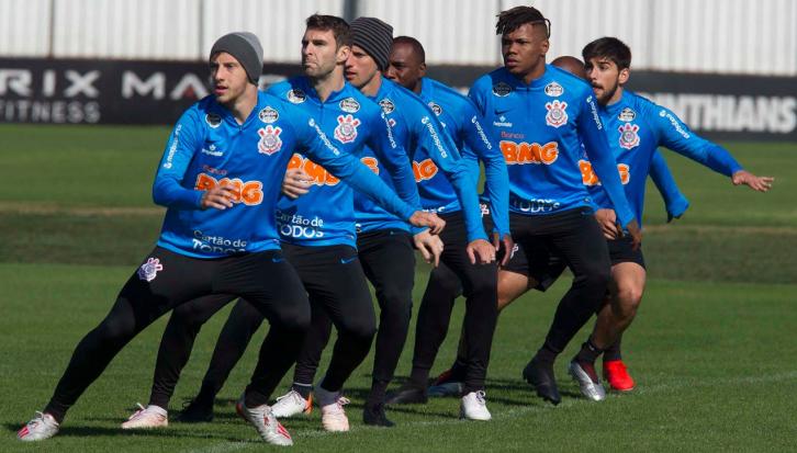 Carille esboça Corinthians para enfrentar o CSA com Gil e Manoel na zaga
