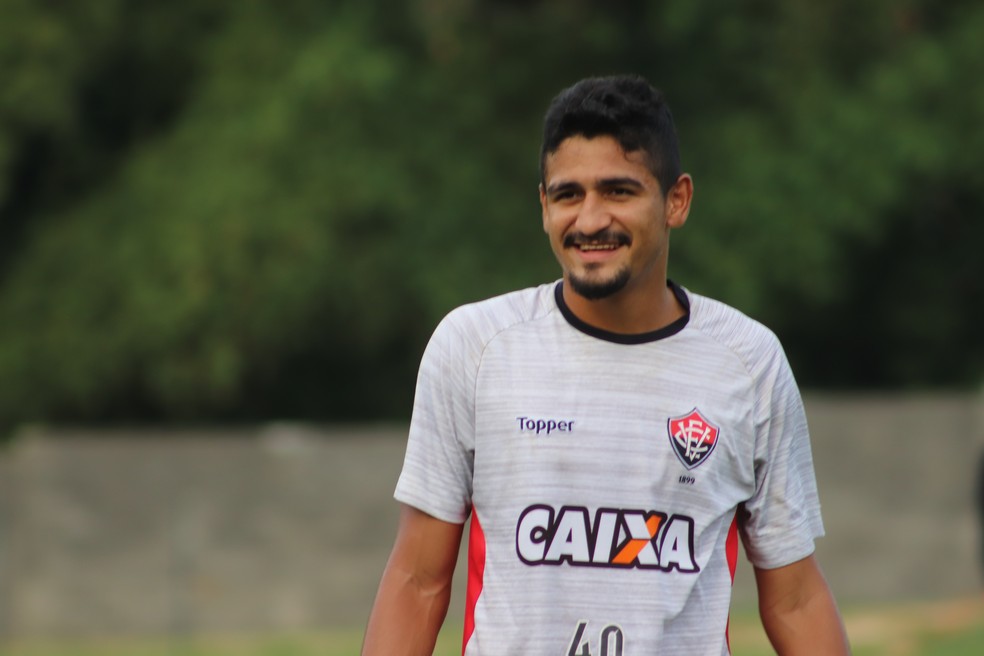 Fluminense flerta com zagueiro que está disputando a Série B e deve fazer investida