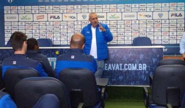 Dirigente minimiza reforços no Avaí e provoca: “1,99 tem três dígitos”
