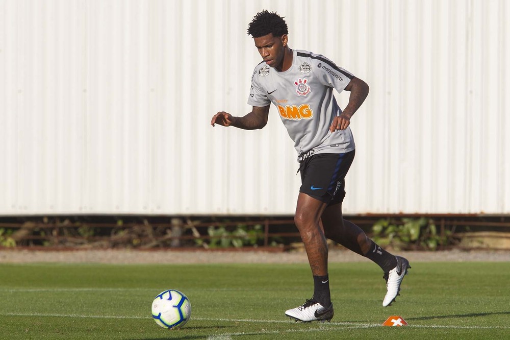 Novo titular, Gil será apresentado pelo Corinthians nesta sexta