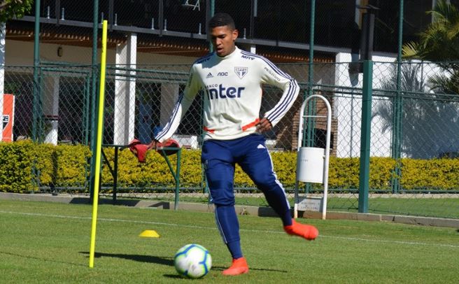 Novo reforço aparece no BID e pode estrear pelo São Paulo contra o Palmeiras