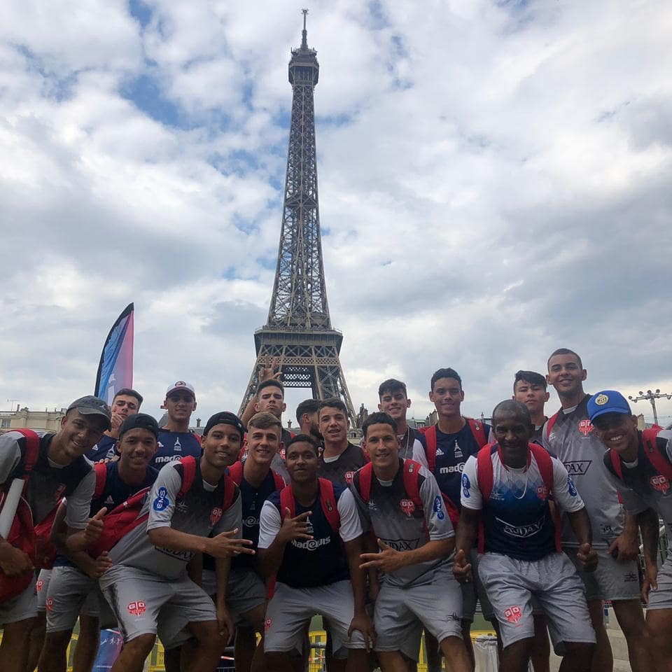Garotos do sub 17 do Osasco Audax dão show em Paris e vão à semifinal