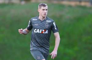 Volante do Atlético-MG descobre problema cardíaco e precisa interromper a carreira