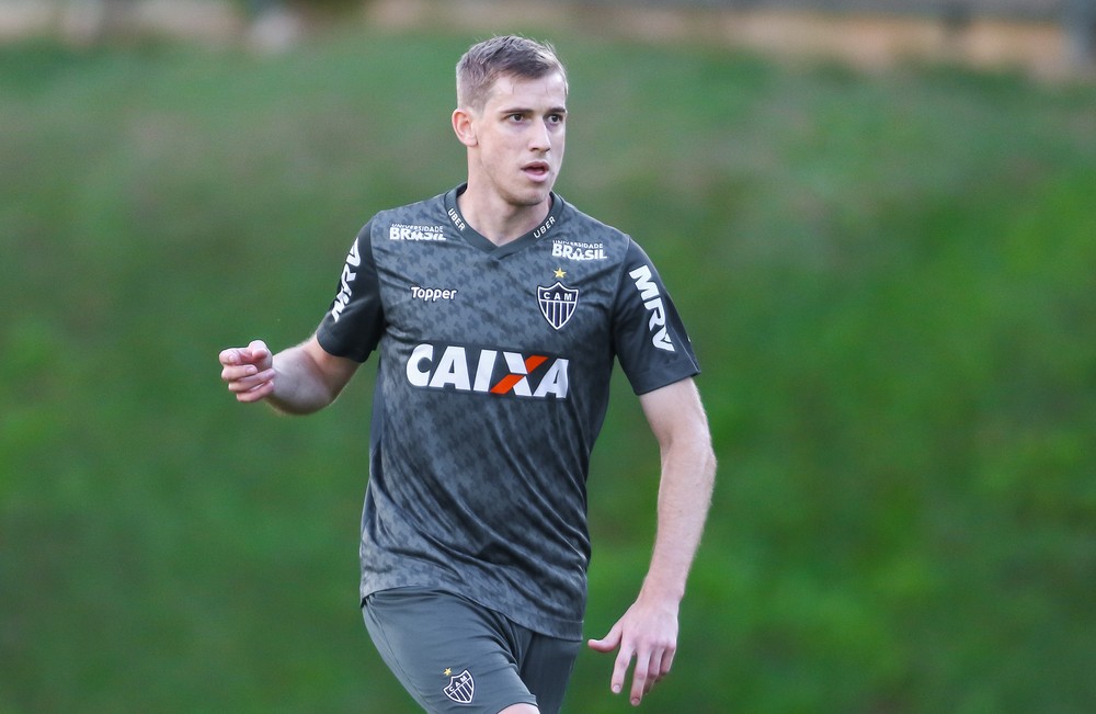 Volante do Atlético-MG descobre problema cardíaco e precisa interromper a carreira