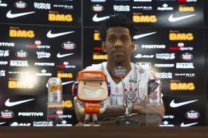 Apresentado, zagueiro explica porque assinou contrato curto com Corinthians