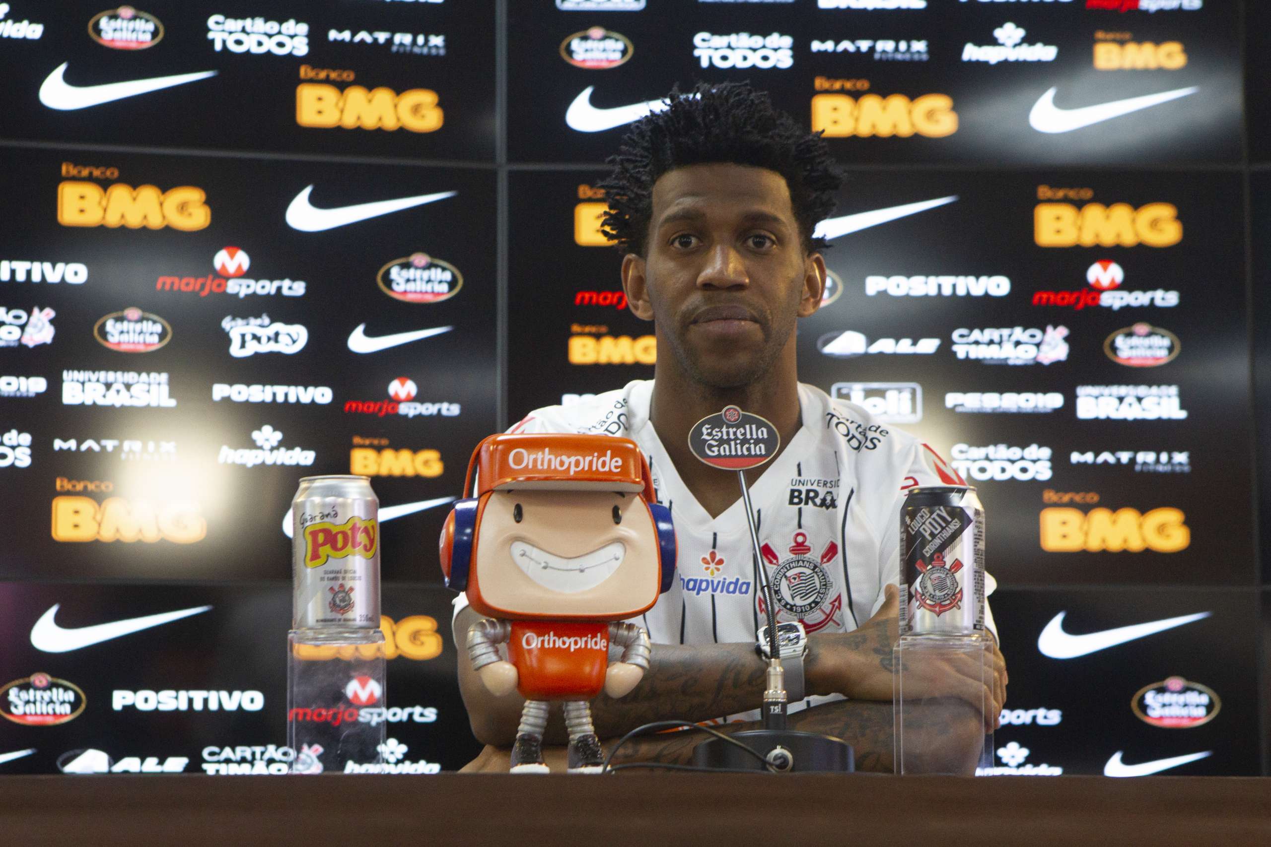 Apresentado, zagueiro explica porque assinou contrato curto com Corinthians