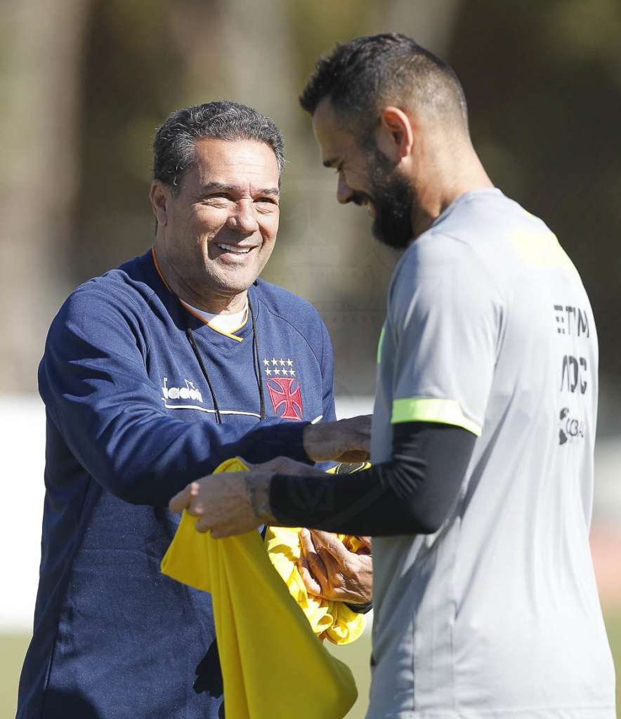 Luxemburgo celebra 'intensidade' do Vasco e projeta time forte na retomada