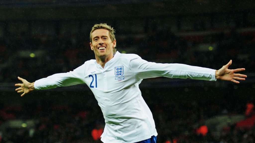 Ex-atacante da seleção inglesa, 'gigante' Peter Crouch anuncia aposentadoria
