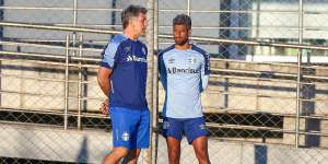 Léo Moura vê Grêmio sem precisar poupar todos: 'Quem tem condições tem de jogar'