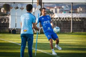 Rodriguinho é operado com sucesso, mas Cruzeiro não estipula prazo de recuperação