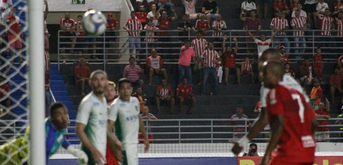 Guarani levou dois gols em Maceió. Foto: Douglas Araújo