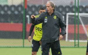 Jorge Jesus mantém mistério sobre escalação do Flamengo diante do Goías