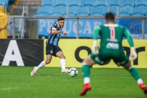 Fernando Miguel lamenta gol anulado em derrota do Vasco para o Grêmio