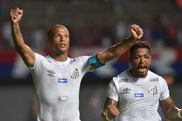 BRASILEIRÃO: Palmeiras empata clássico com gol bizarro e Santos encosta 4 0002050400832 img