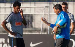 Corinthians conta com volta de Gil para tentar reação no Brasileirão