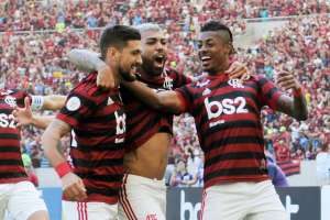 Ex-Bayern comemora estreia com goleada pelo Flamengo