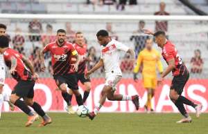 Athletico-PR 1 x 0 Inter - Furacão marca no fim e se reabilita no Brasileirão