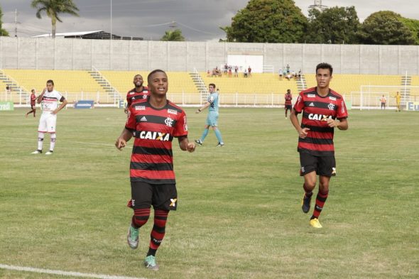 Série B: Ponte Preta contrata jovem revelação do Flamengo com multa de R$ 200 milhões