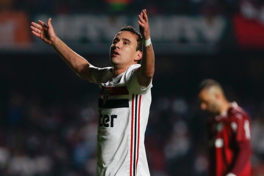 Atacante tem lesão no tornozelo e deve desfalcar o São Paulo por um mês
