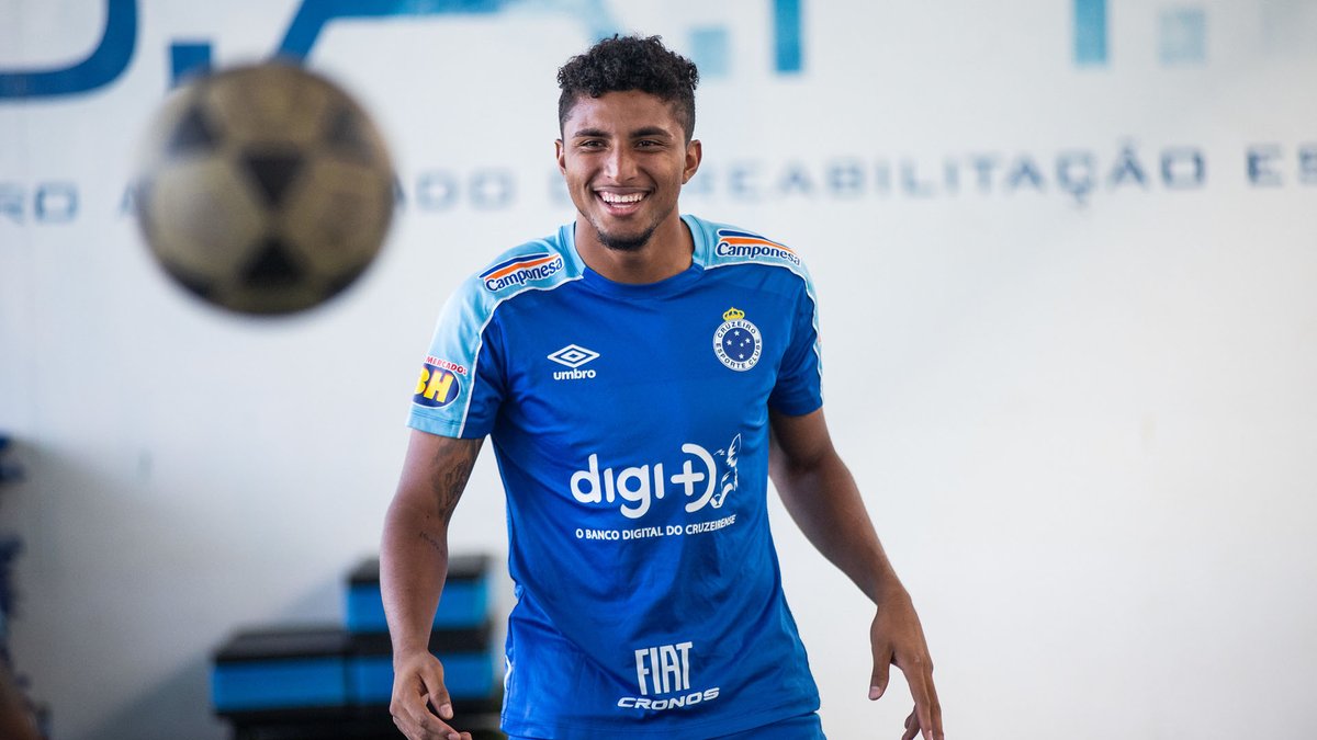 Cruzeiro compra 50% dos direitos de Éderson e volante assina contrato de 4 anos