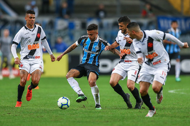 Revoltado com anulação de gol, Vasco deve entrar com pedido para impugnar partida