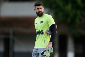 Apesar de revés, Fernando Miguel vê Vasco maduro e projeta casa cheia em clássico