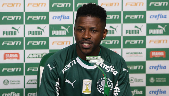 Com Ramires, Palmeiras passa a ter 12 meio-campistas e avalia redução do elenco