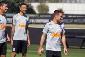 Trio deve ficar à disposição de Carille em duelo contra o Flamengo
