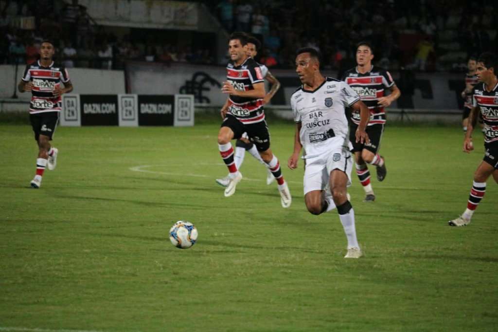 Destaque do Treze, Eduardo tem experiência internacional como trunfo na Série C