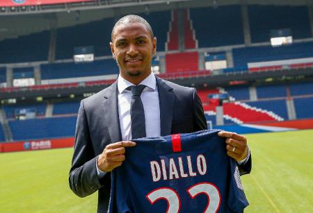 Em meio à indefinição com Neymar, PSG vai ao mercado e contrata zagueiro francês