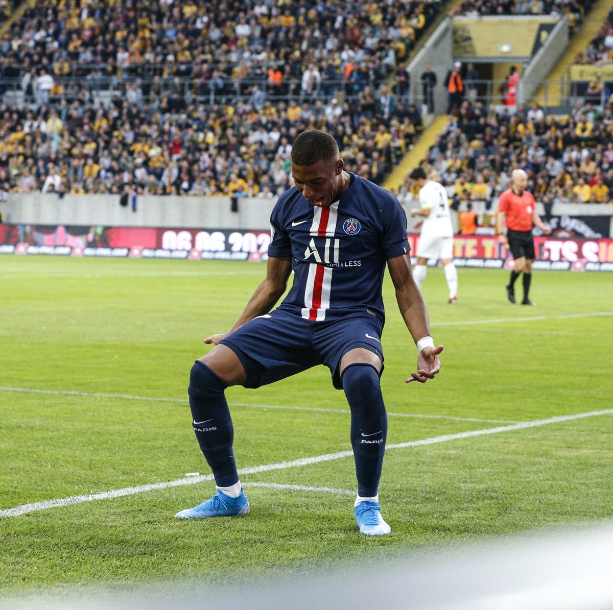 Sem Neymar e com Mbappé protagonista, PSG goleia no 1º amistoso da pré-temporada