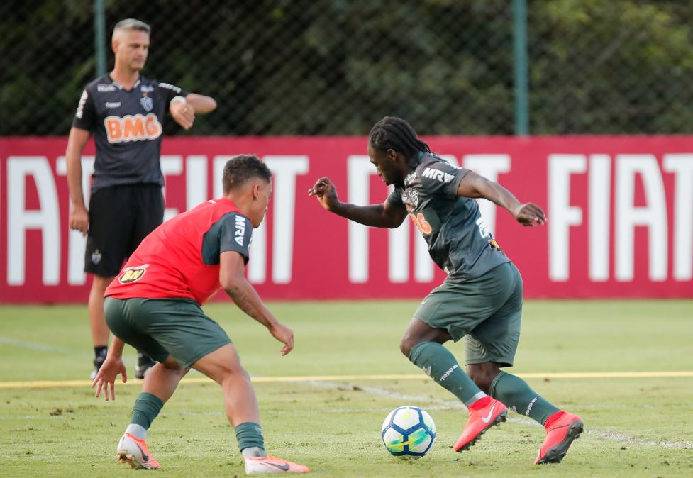 Chará pede mudança de atitude e vê Atlético-MG ‘muito otimista’ para avançar