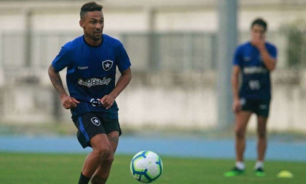 Biro Biro sofreu uma parada cardíaca nesta terça - Vitor Silva/Botafogo