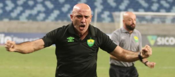 Itamar Schulle vibrou muito com empate