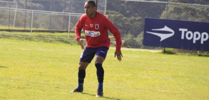 Jenison volta ao ataque