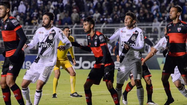 Ponte Preta e Atlético-GO: equilíbrio. Foto: Álvaro Jr