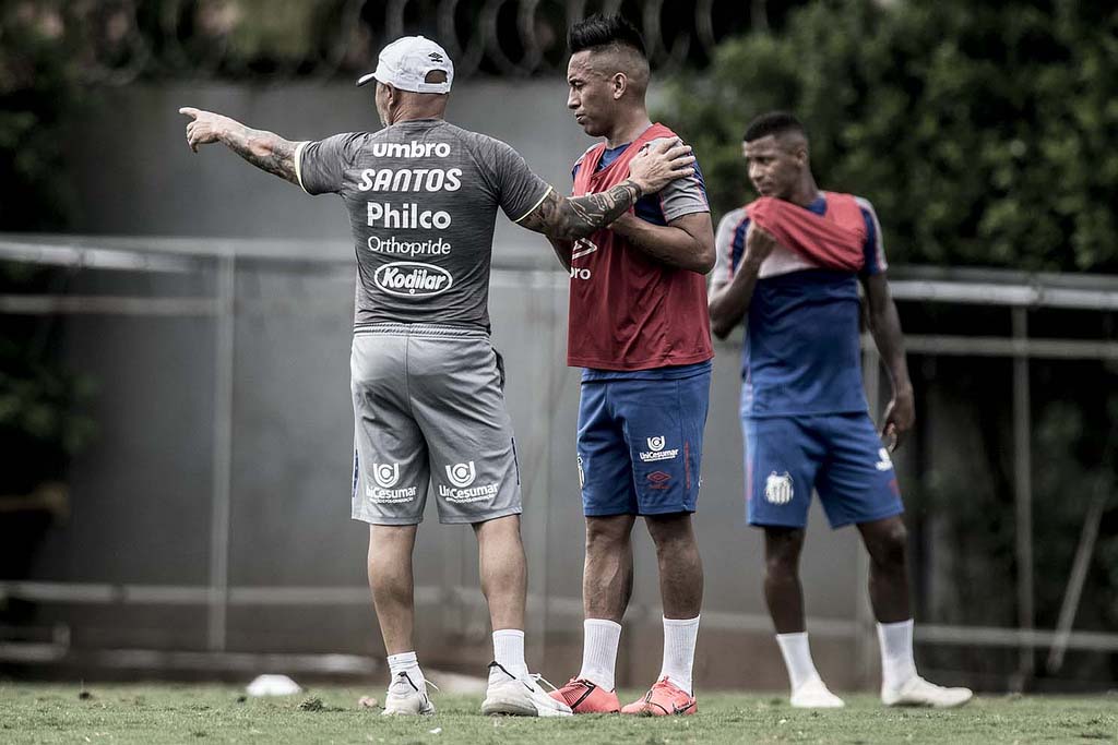 Após vice da Copa América, Cueva retorna ao Santos em busca de recomeço