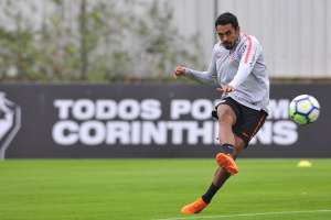 Sem espaço no time de Carille, Corinthians rescinde contrato com atacante