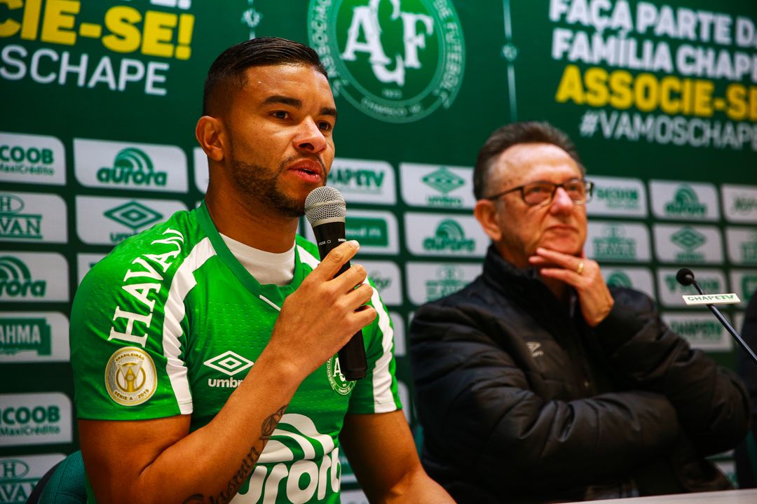 Apresentado, ex-Palmeiras promete resgatar identidade da Chape na Arena Condá