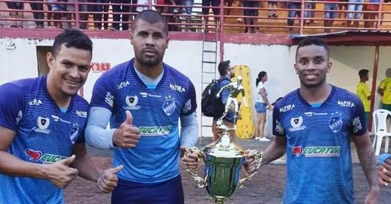 Monga, ao centro — Foto: Arquivo pessoal 